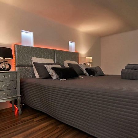 Feel Different Apartment Будапеща Екстериор снимка
