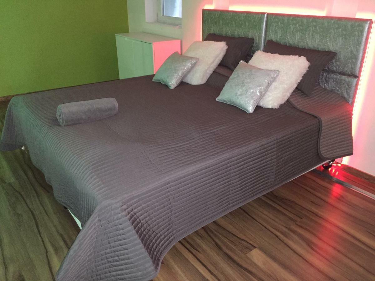 Feel Different Apartment Будапеща Екстериор снимка