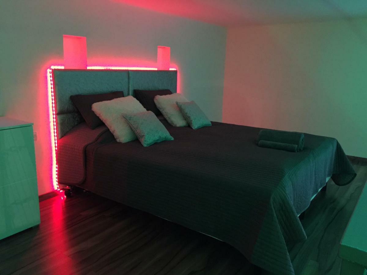 Feel Different Apartment Будапеща Екстериор снимка