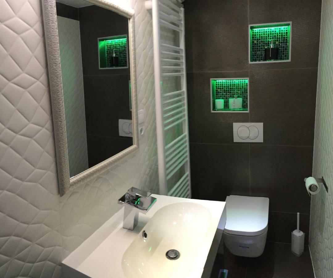 Feel Different Apartment Будапеща Екстериор снимка
