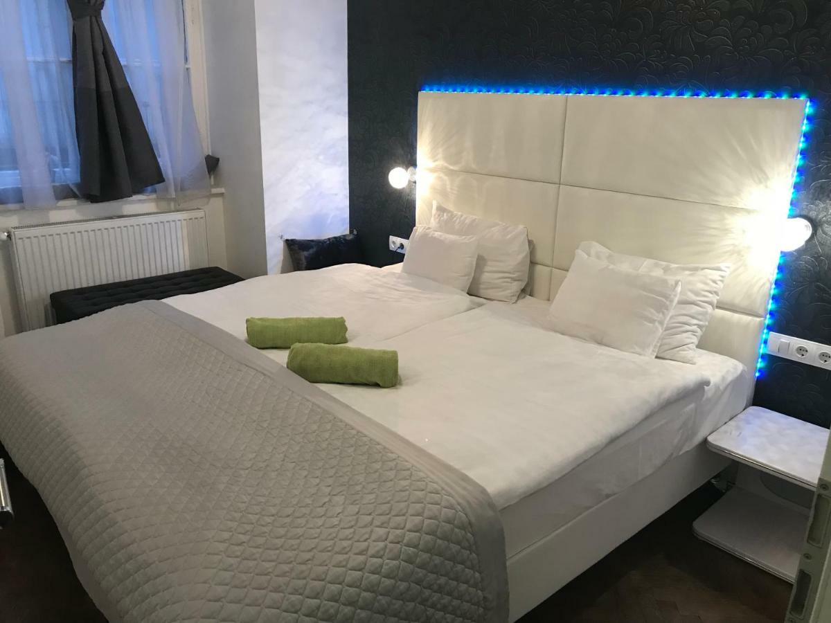 Feel Different Apartment Будапеща Екстериор снимка